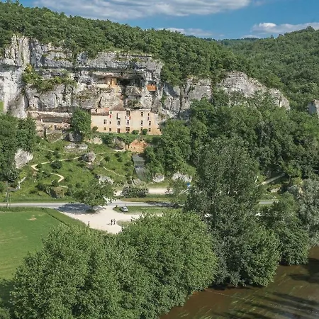 Three-bedroom Holiday In