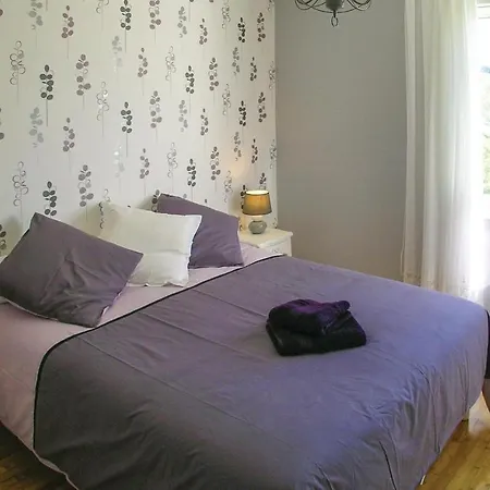 Дом отдыха Three-bedroom Holiday In Plazac